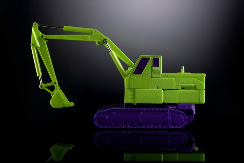 X-Transbots MX-44 Gravedigger Scavenger: L’Attesa del Gigante Scavatore!